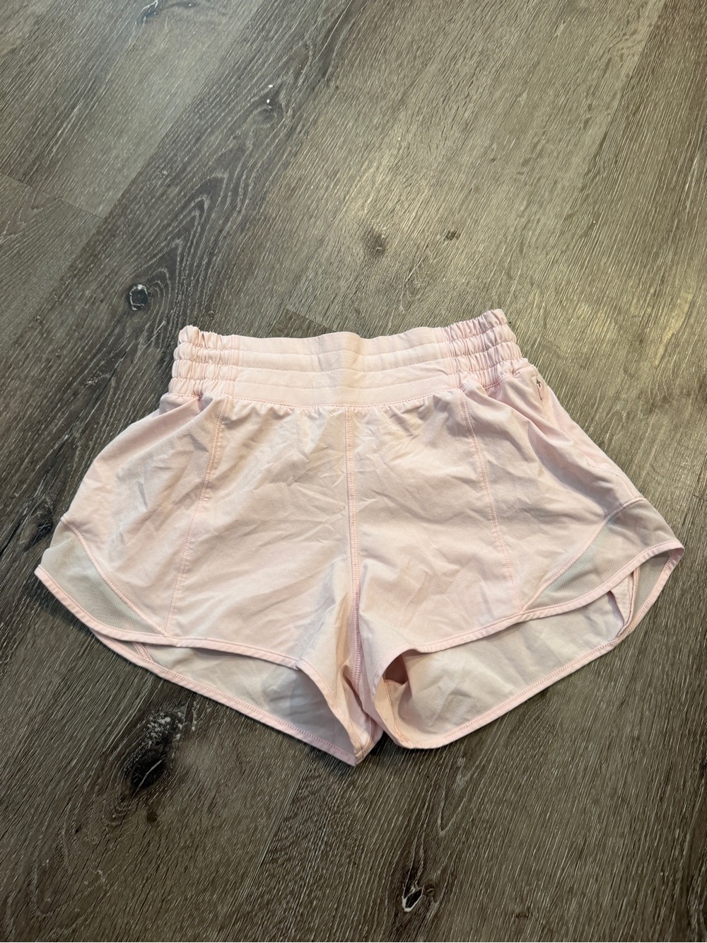 2.5” lululemon athletica Women’s hotty hot Pink Running Shorts - Picture 2 of 10